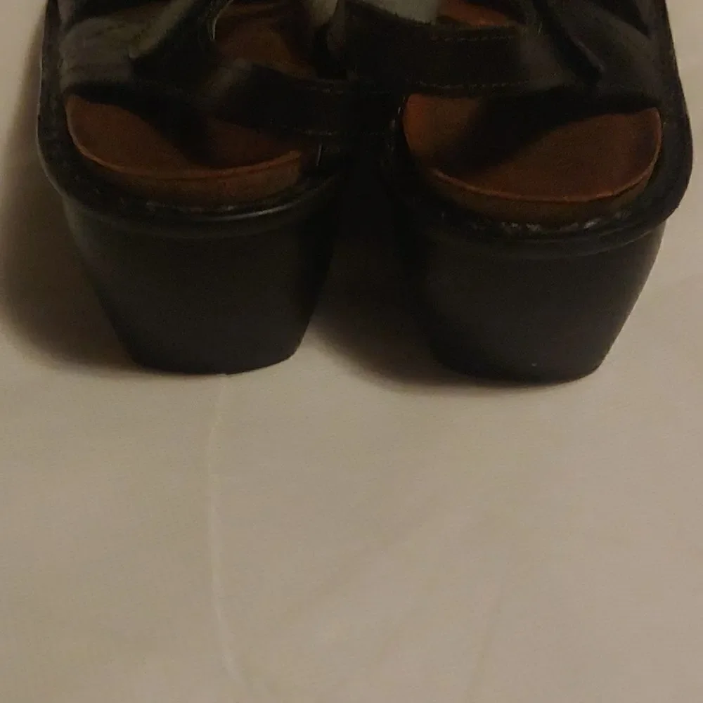 Naot Paris Sandal Size 41. Gently worn. Black.